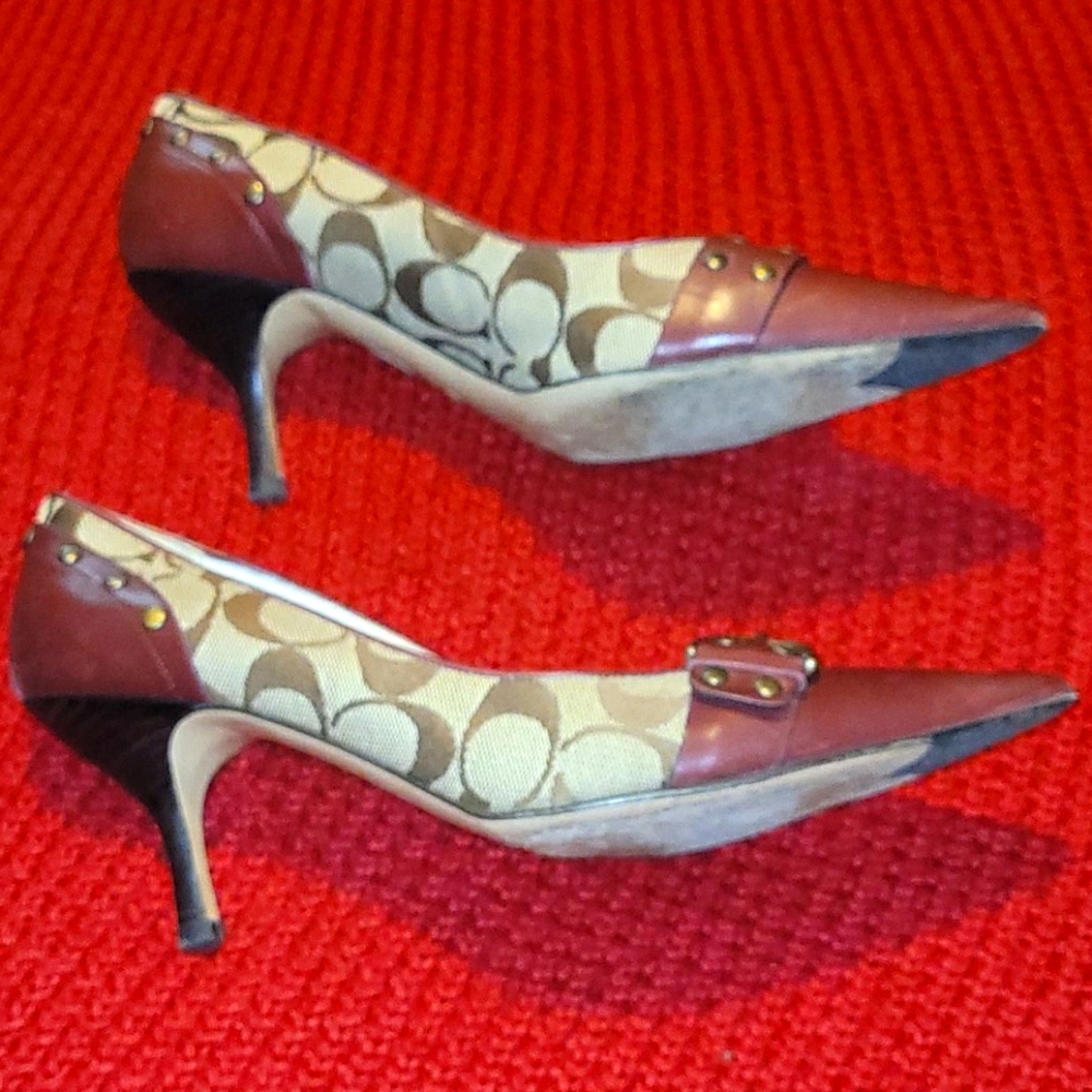 Coach Tierney Pumps Size 8.5 B - See photos.